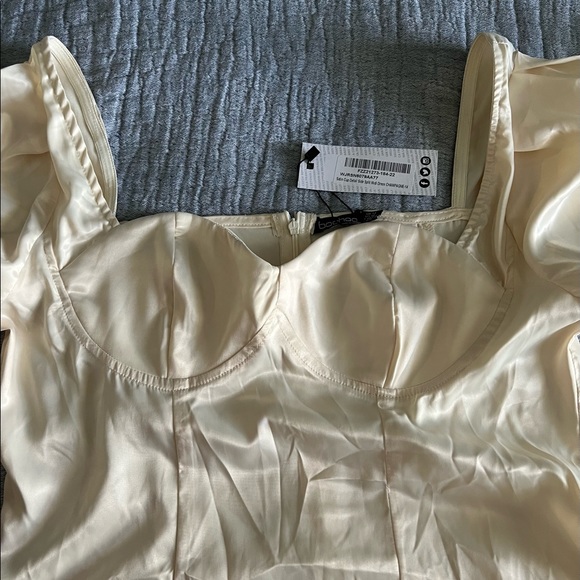 Dress - Picture 7 of 8